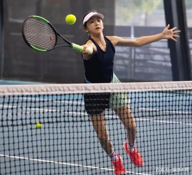 伍兹相拥躺 伍兹相拥躺