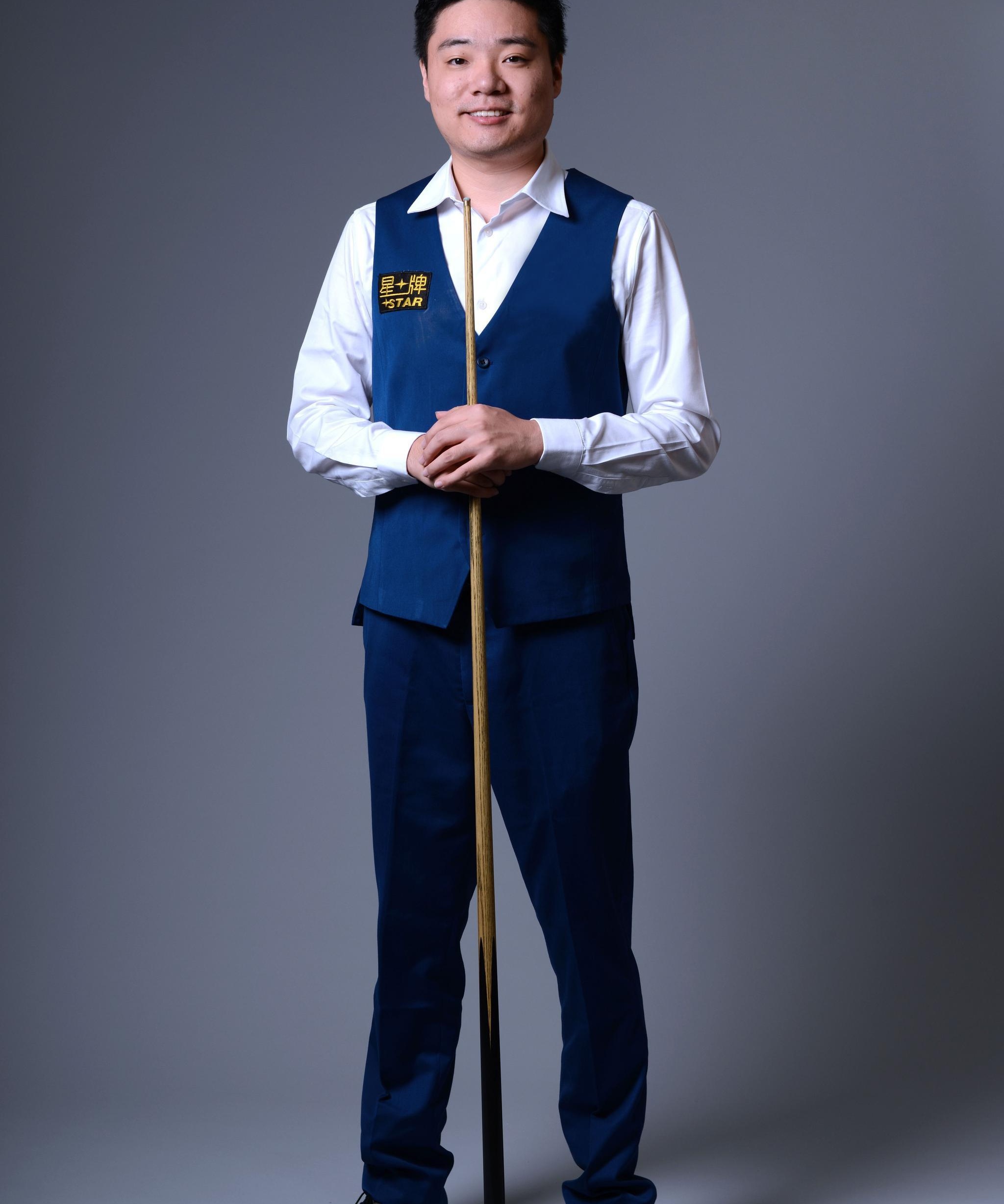 冰球中心 冰球中心