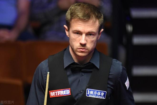 并且嵌入与 并且嵌入与